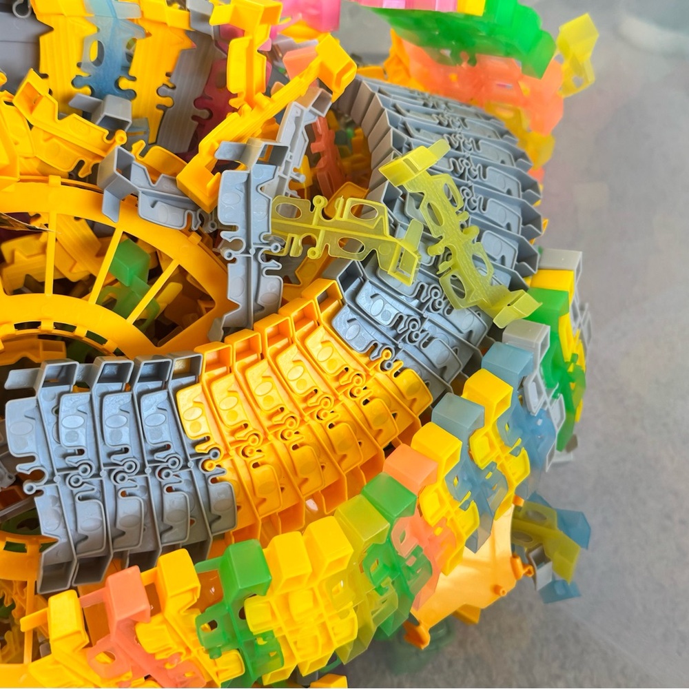 Colorful Building Racetrack/Construction Set for Kids - Picture 8 of 10